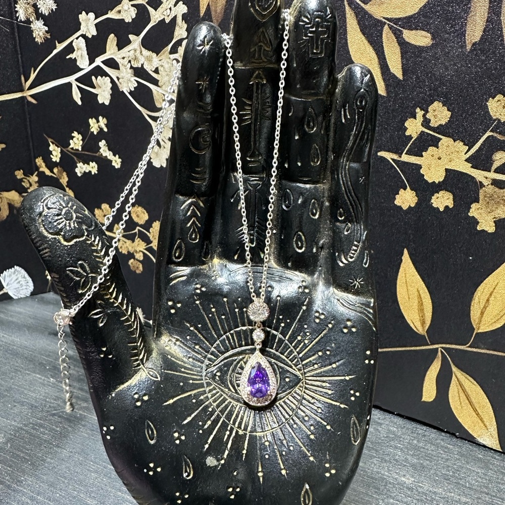 Elegant Silver and Purple Pendant Necklace